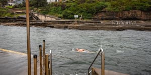 A man is seen swimming at Clovelly Beach. Generics of water pollution in Clovelly Beach,Sydney on March 29,2022. Photo:Flavio Brancaleone/The Sydney Morning Herald
