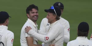 Leach,Anderson star as England crush India