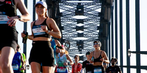 Sydney marathon:26 hospitalised after running in spring heat