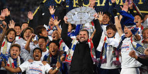 Ange Postecoglou raises the 2019 J-League trophy in triumph in Yokohama.