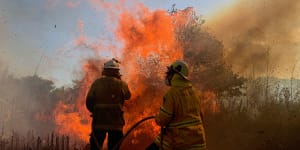 The ‘extraordinary’ 35-kilometre sprint of a Black Summer bushfire