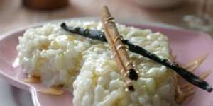 Summer rice pudding with honey and vanilla.