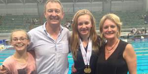 Titmus,14,with her family (from left:sister Mia,dad Steve and mum Robyn) at the 2015 Age Nationals in Sydney,having won golds in the 200m,400m and 800m freestyle fi nals.