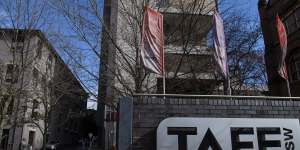 Hundreds of jobs under threat at TAFE amid sector overhaul