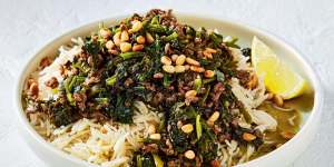 A quick and affordable version of Lebanese'spinach and rice'. 