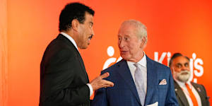 Singer Lionel Richie meets the King,who later speculated on Richie’s vocal longevity.
