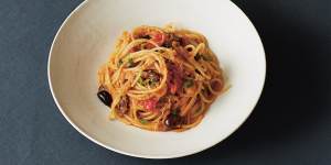 No cheese with fish,please:spaghetti with tuna,tomato and olives