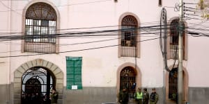 In the'90s,it was quite common for backpackers to take an unofficial tour of La Paz's notorious San Pedro prison.