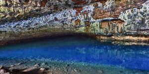 Waikapalae wet cave,also known as the Blue Room,is Hawaii’s answer to Italy’s Blue Grotto.