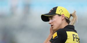 Perry makes bowling return in loss to New Zealand