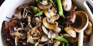 Chicken,mushroom and asparagus stir-fry