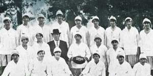 The Lucas Girls'fundraising football team,1918.