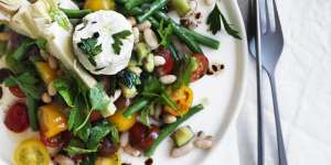 Salad of cannellini beans,zucchini and goat's cheese.