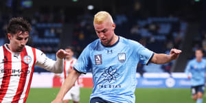 Sydney FC push A-League premiers all the way to set up second-leg thriller
