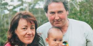 Kathryn Ford with her Australian parents in 2000. 