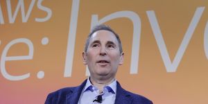Andy Jassy,who has been with Amazon since 1997,ran the cloud-computing business that powers video-streaming site Netflix and many other companies,making it one of Amazon’s most profitable businesses.