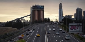 One giant car park:Sydney commuters urged to rethink their travel