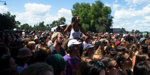 Crowds lap up sun and sounds as Laneway Festival docks in Melbourne