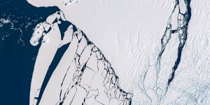 Giant iceberg breaks off from Antarctica,but not due to climate change