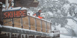 Starved of Melburnians and snow,Victorian ski season facing bitter end