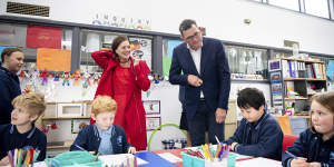 Kilkenny with former premier Daniel Andrews at Seaford North Primary School last year.