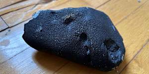 The meteorite punched a hole in the roof of the central New Jersey home,smashing into a hardwood floor and bouncing around a bedroom.