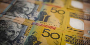 Worried Australians add $50 notes to coronavirus stash