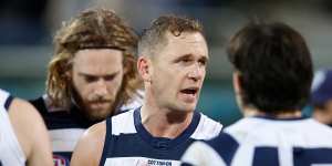 Cat’s skipper Joel Selwood addresses his players during the match.