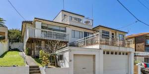Two semis opposite Bronte Beach are to be sold in one line by former Accenture ANZ chairman Bob Easton.