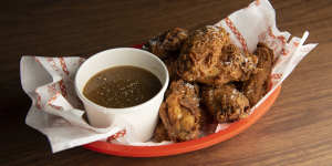 A half-dozen wings,original recipe,with gravy. 