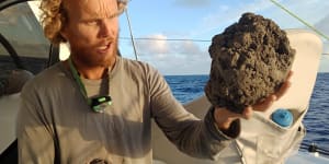 Sailors discover rock carpet floating towards Great Barrier Reef