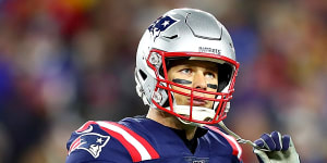 Brady moves to second on all-time passing list as Patriots down Giants