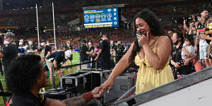 Brian To’o proposes to his partner,Moesha Crichton-Ropati,after the 2021 grand final at Suncorp Stadium.