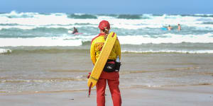 Life Saving Victoria is urging swimmers to stay between the flags this long weekend. 