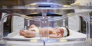 A new clinical trial testing different oxygen levels on preterm babies in Victorian hospitals - without telling their parents - has raised concerns among ethics experts and hospital staff.