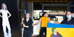 Archibald entrants arriving at the NSW art gallery. (left) Sitter Lisa McCune by artist and friend Yvonne East.