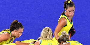 Stewart volley sends Hockeyroos to gold medal match