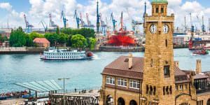 A traditional paddle steamer sails the Elbe in Hamburg.