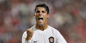 Cristiano Ronaldo signs with Manchester United in massive $38 million deal