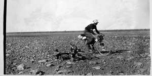 Jack Fahey rides across gibber plains between Adelaide and Darwin during his record attempt in 1914 with Ted “Ryko” Reichenbach.