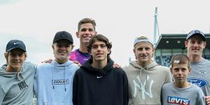Geelong’s Tom Hawkins with (L-R) Alfie Wojcinski (son of David),Jagger Mooney (Cam),Osca Riccardi (Peter),Darby Scott (Robert) and Boston Riccardi (Peter) in 2022.