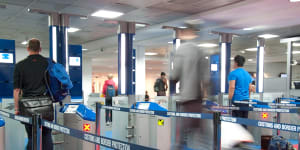 One reader has found the rollout of new SmartGates at Sydney Airport to be a schemozzle. 