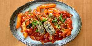 Tteokbokki (spicy stir-fried rice cakes).