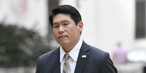 Special Counsel Robert Hur,a prosecutor with Republican leanings,argued that,while Joe Biden’s actions were serious,his age and hazy memory would be unlikely to result in a conviction beyond reasonable doubt.