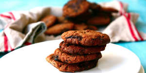 Almond choc-chip cookies