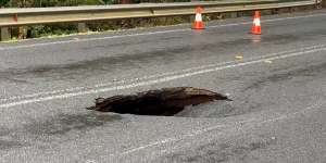 Giant sinkhole opens up in Jervis Bay