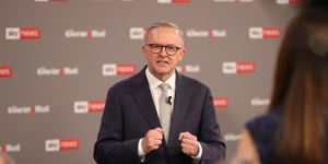 Anthony Albanese has won the first election debate in Brisbane with 45 votes,to Prime Minister Scott Morrison’s 35. There were 25 undecided voters. 