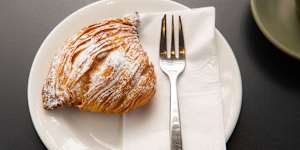 Pulcinella’s sfogliatella.