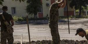 Ukrainian forces have been digging new defensive trenches in the eastern city of Lysychansk in anticipation of a brutal battle with the Russian military.