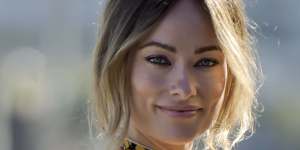 Golden caramel highlights,like Olivia Wilde’s,add subtle dimension to the face. 